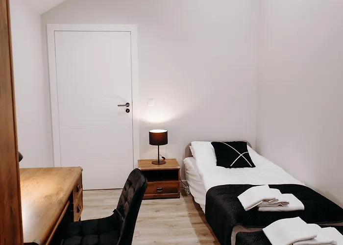 Chrobrego 10 Apartment *